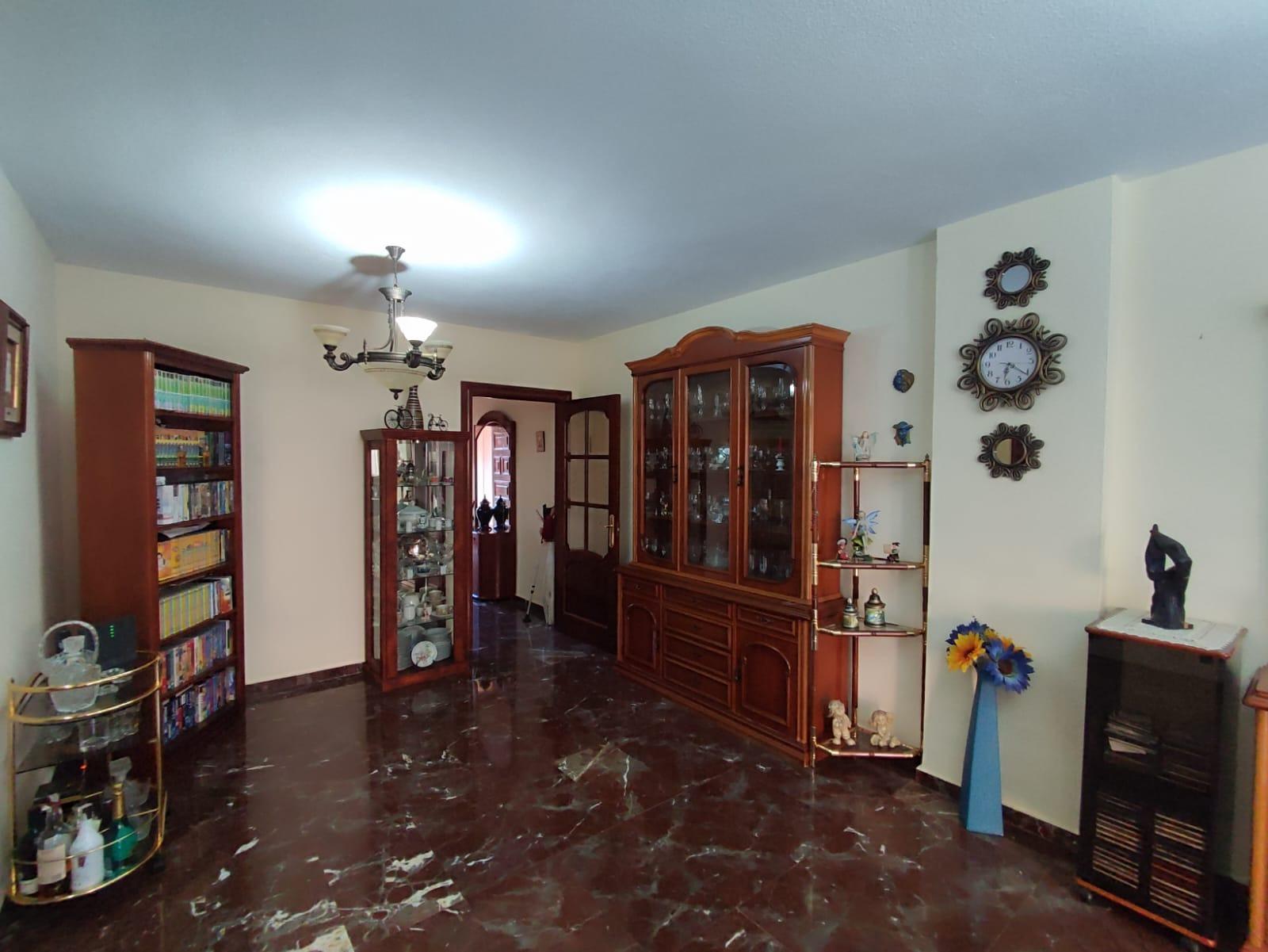 3 Bedroom Apartment in Fuengirola - Photo 9