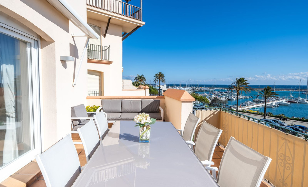 5 Bedroom Villa in Estepona - Photo 2