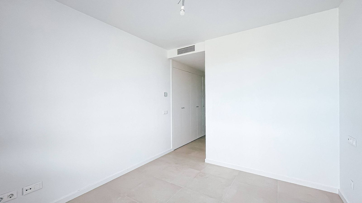3 Bedroom Apartment in Torremolinos - Photo 16