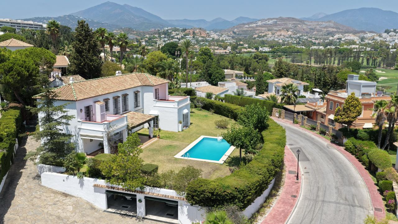 6 Bedroom Villa in Marbella - Photo 35