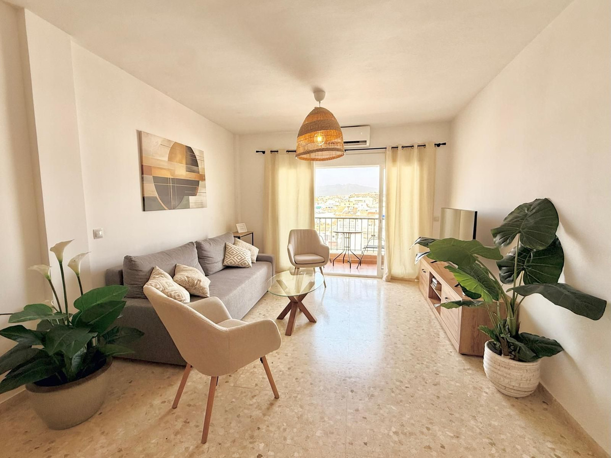 2 Bedroom Penthouse in Fuengirola - Photo 4