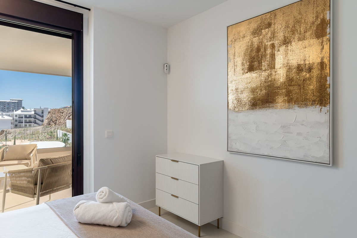 2 Bedroom Apartment in Fuengirola - Photo 10