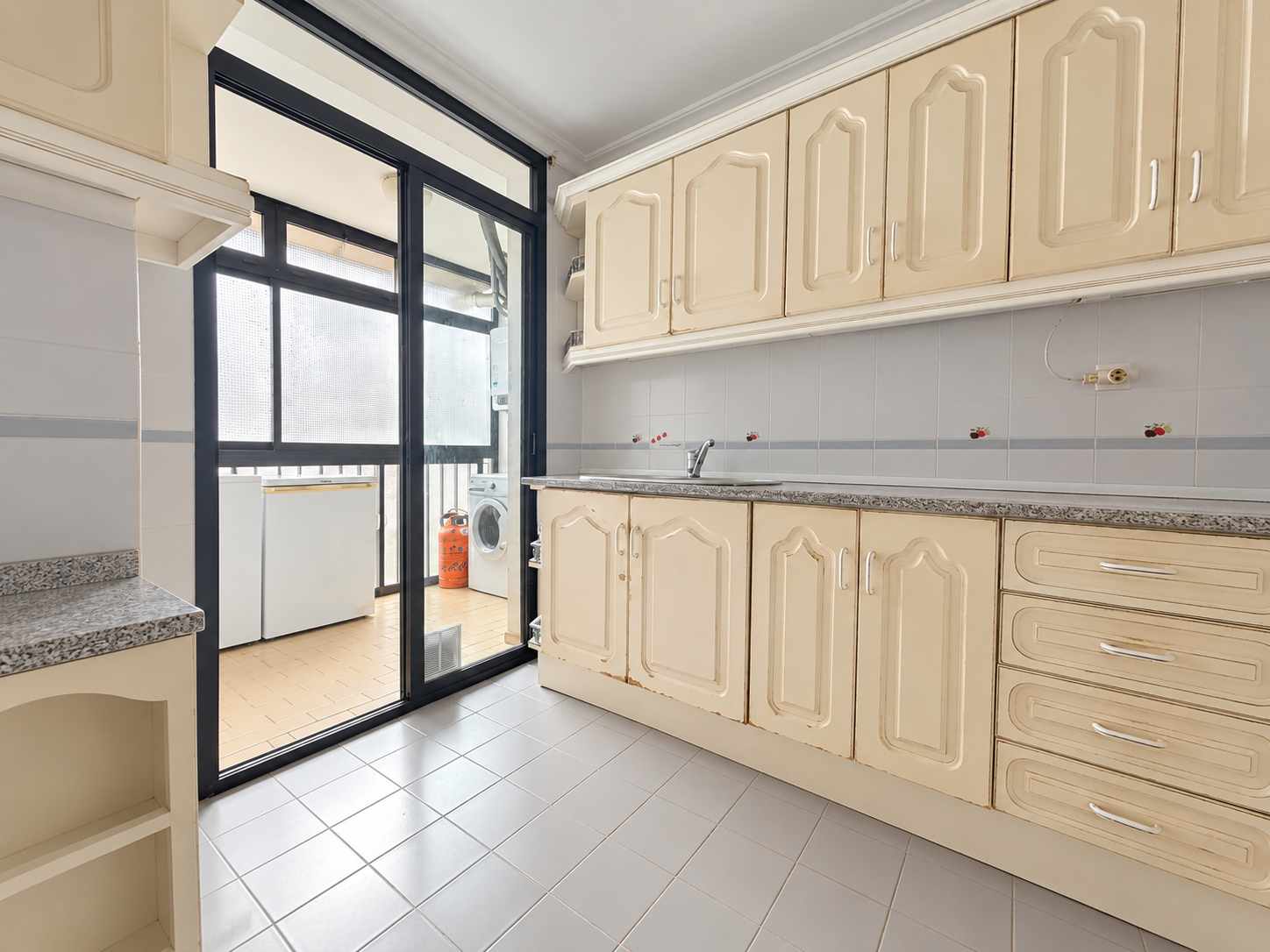 3 Bedroom Apartment in Fuengirola - Photo 5