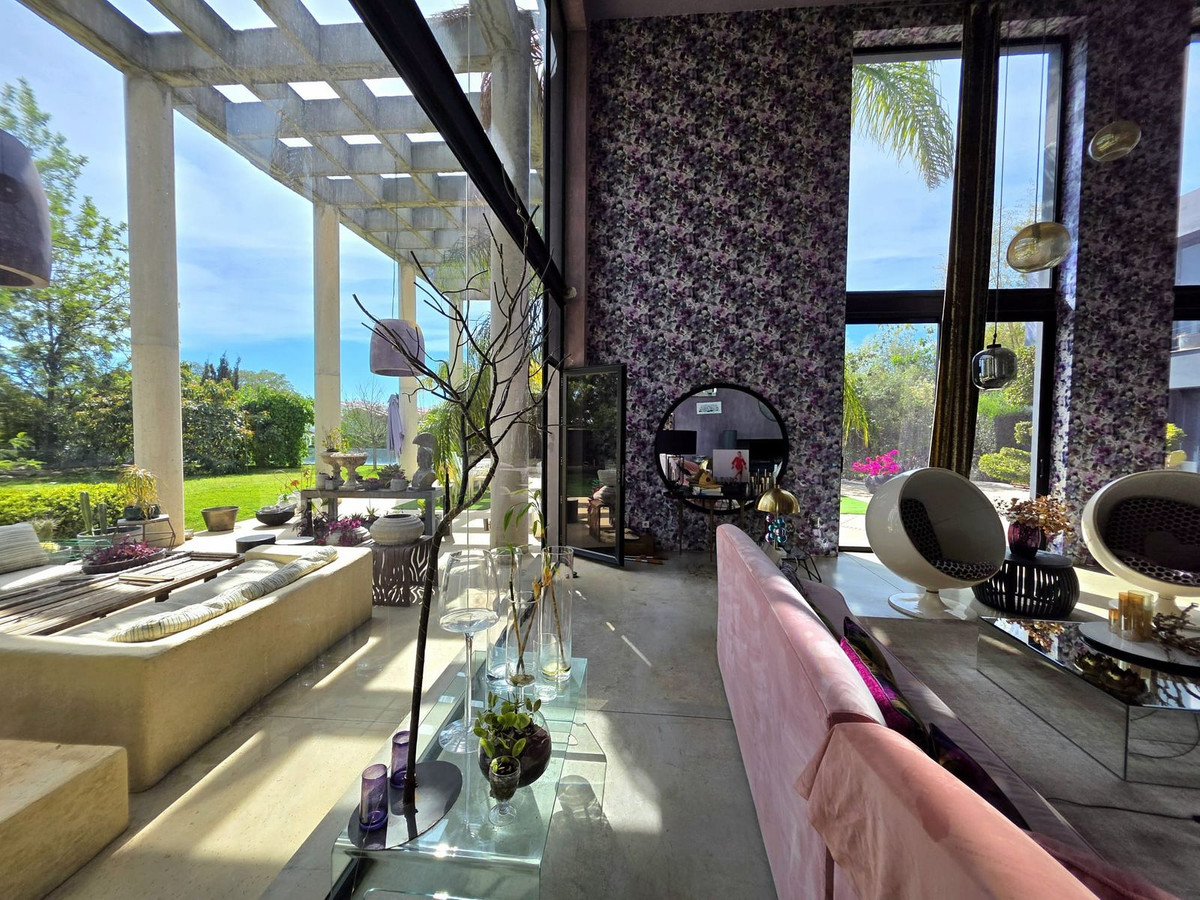 5 Bedroom Villa in Estepona - Photo 14