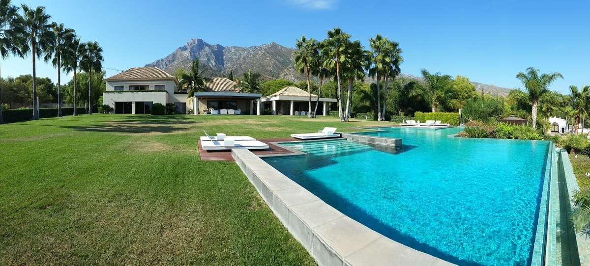 9 Bedroom Villa in Marbella - Photo 5