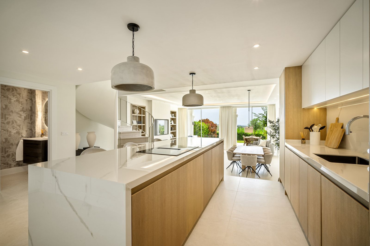4 Bedroom Townhouse in Benahavís - Фото 8