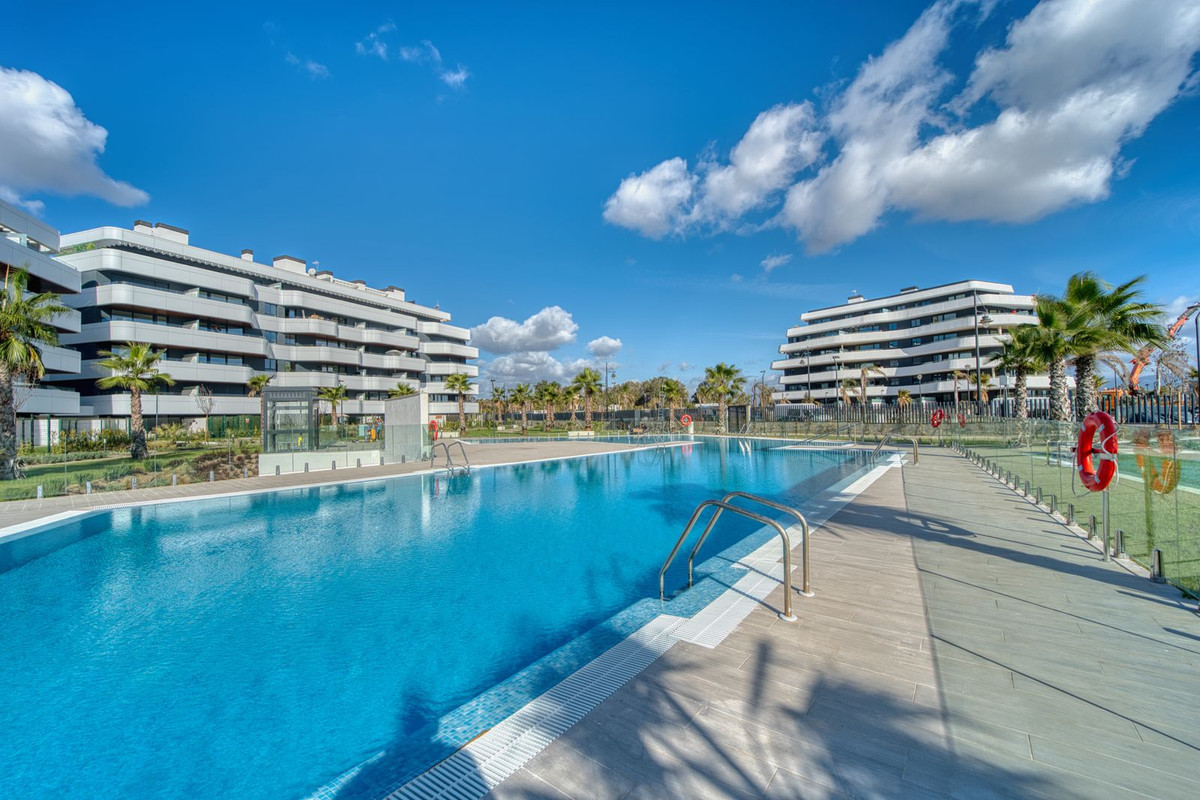 3 Bedroom Apartment in Torremolinos - Photo 4