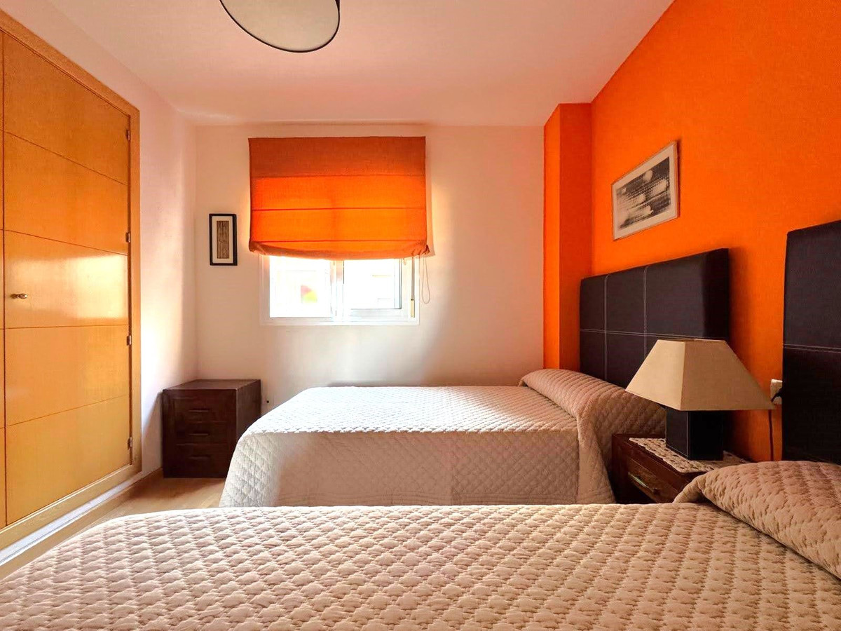 4 Bedroom Penthouse in Torremolinos - Photo 26