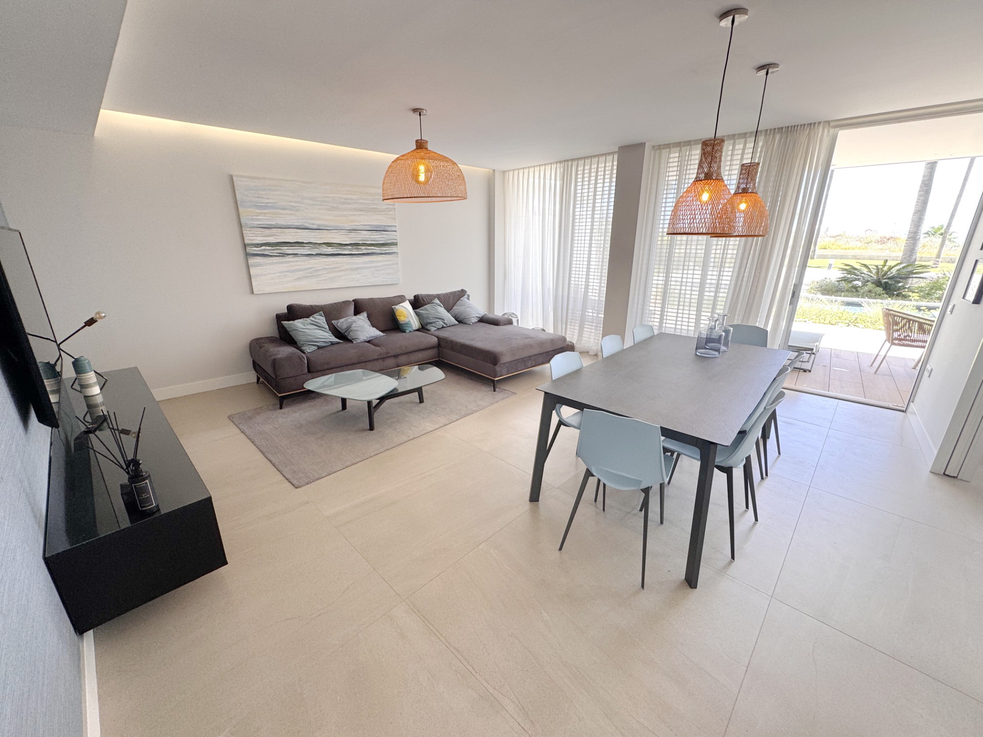 2 Bedroom Apartment in Estepona - Photo 3
