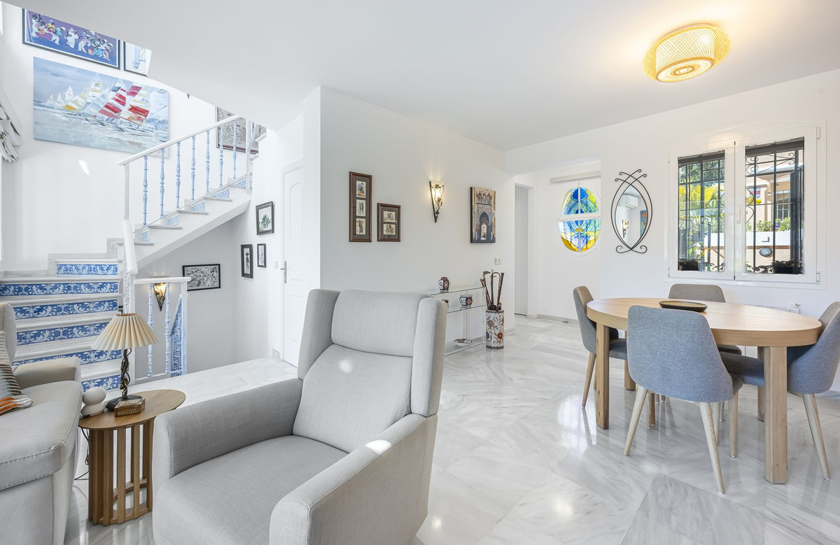 3 Bedroom Townhouse in Marbella - Photo 10