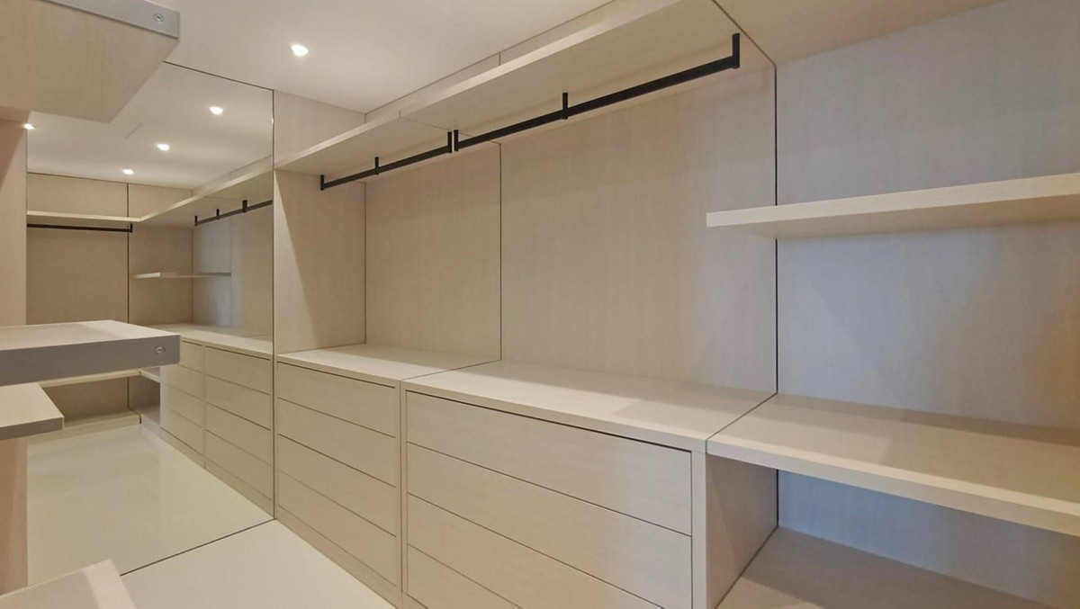 4 Bedroom Apartment in Marbella - Photo 23
