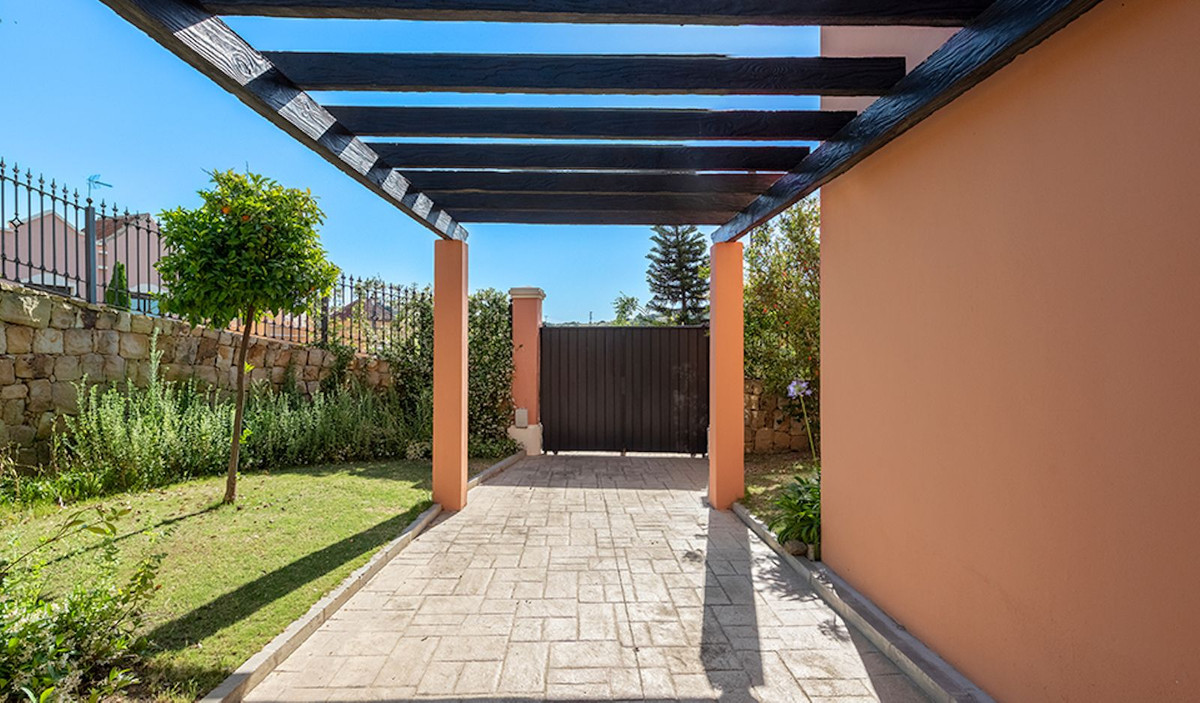 4 Bedroom Villa in Estepona - Photo 9