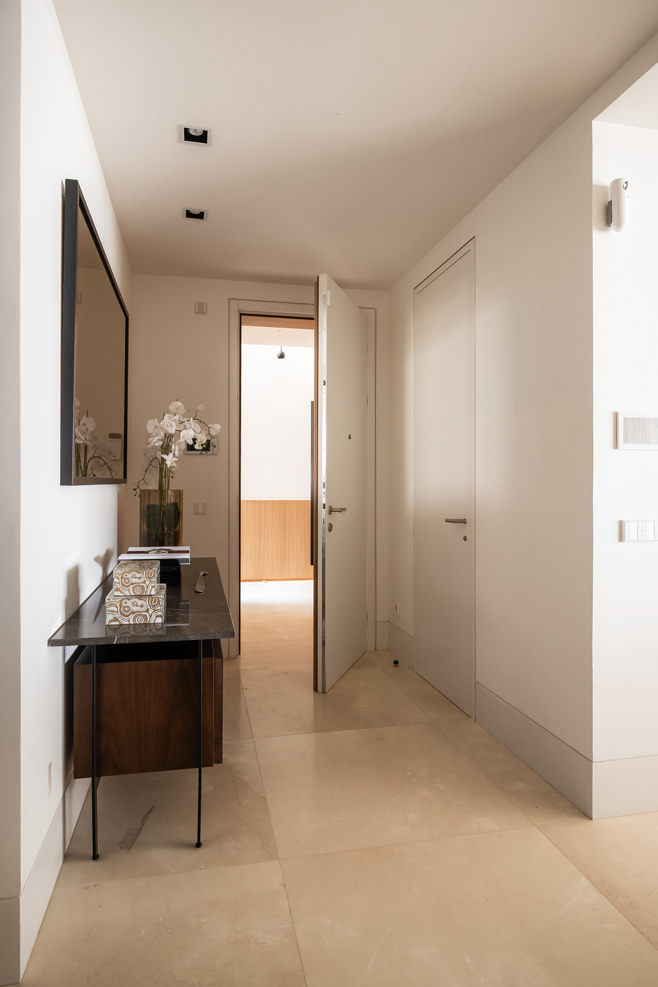 3 Bedroom Apartment in Benahavís - Photo 9