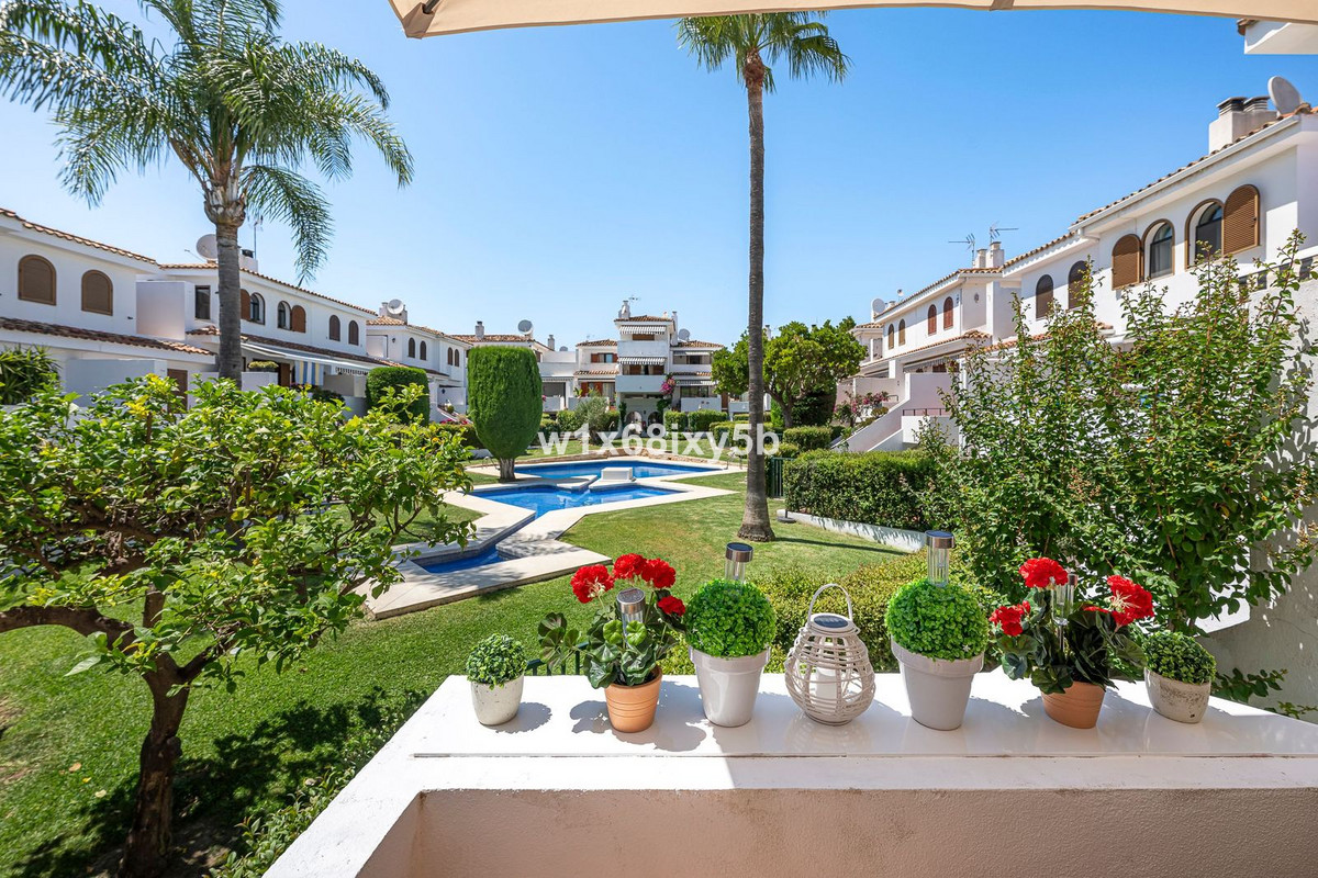 2 Bedroom Townhouse in Estepona - Photo 13