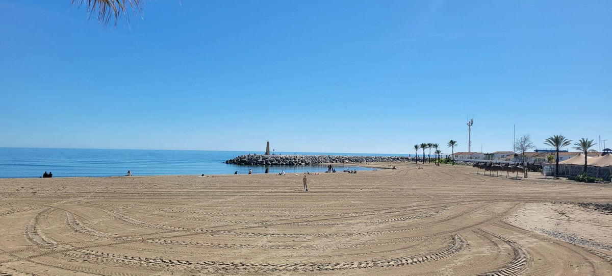 2 Bedroom Apartment in Marbella - Photo 28