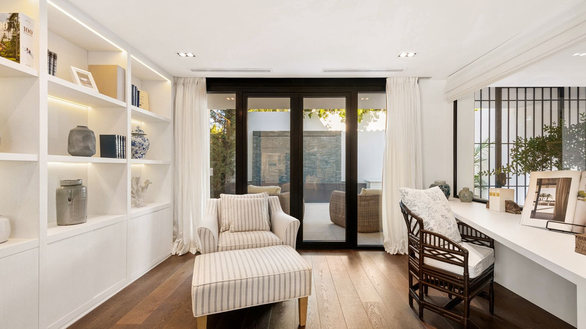 7 Bedroom Villa in Marbella - Photo 9
