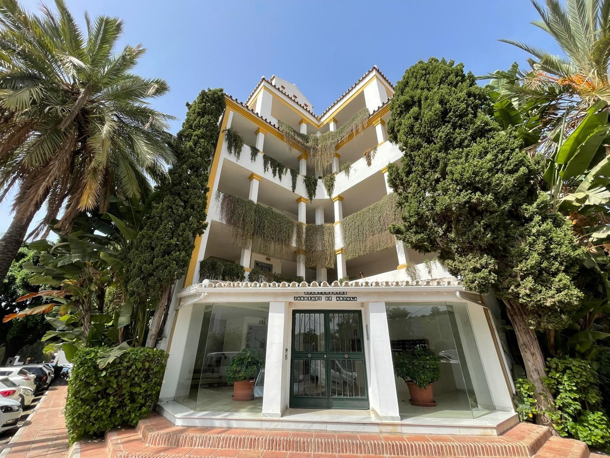 2 Bedroom Apartment in Marbella - Photo 15