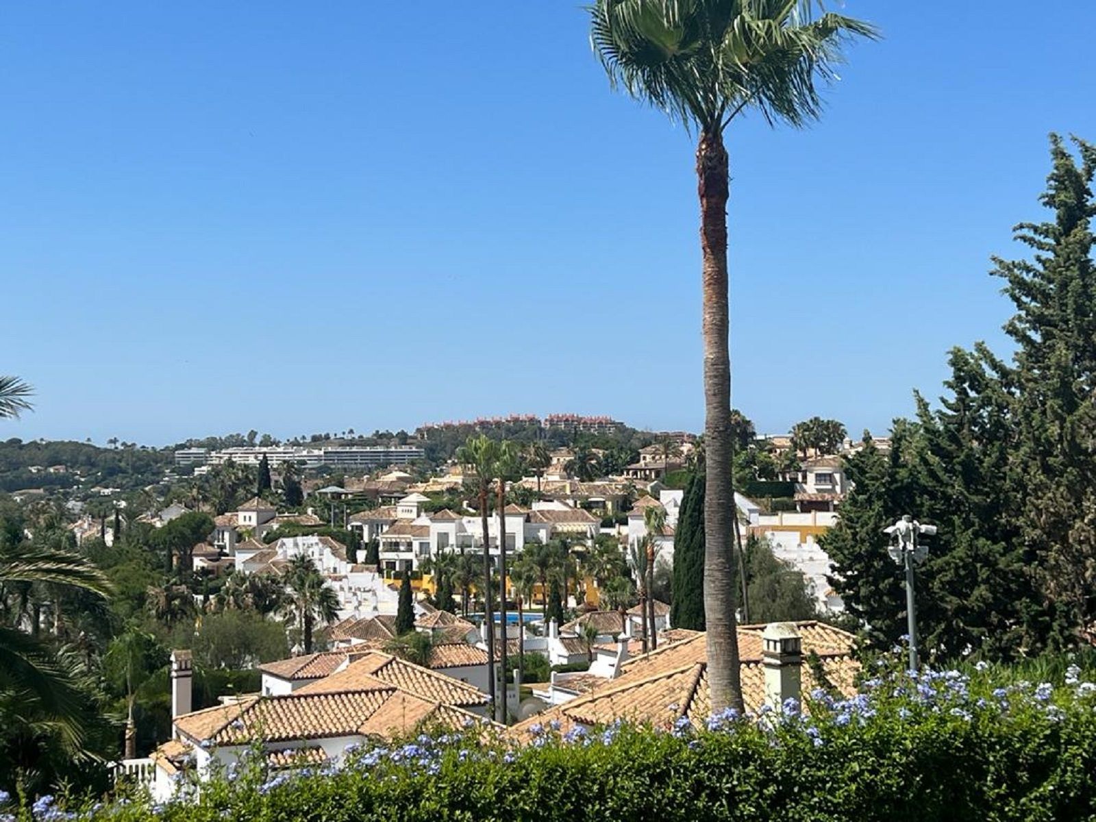 2 Bedroom Apartment in Marbella - Photo 25
