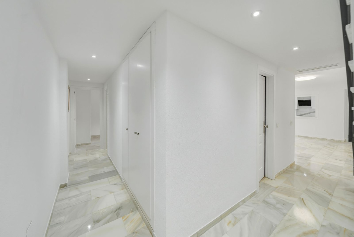 3 Bedroom Penthouse in Benalmádena - Photo 12