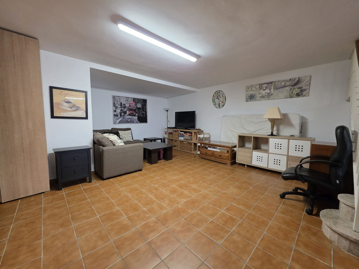 4 Bedroom Townhouse in Marbella - Photo 10