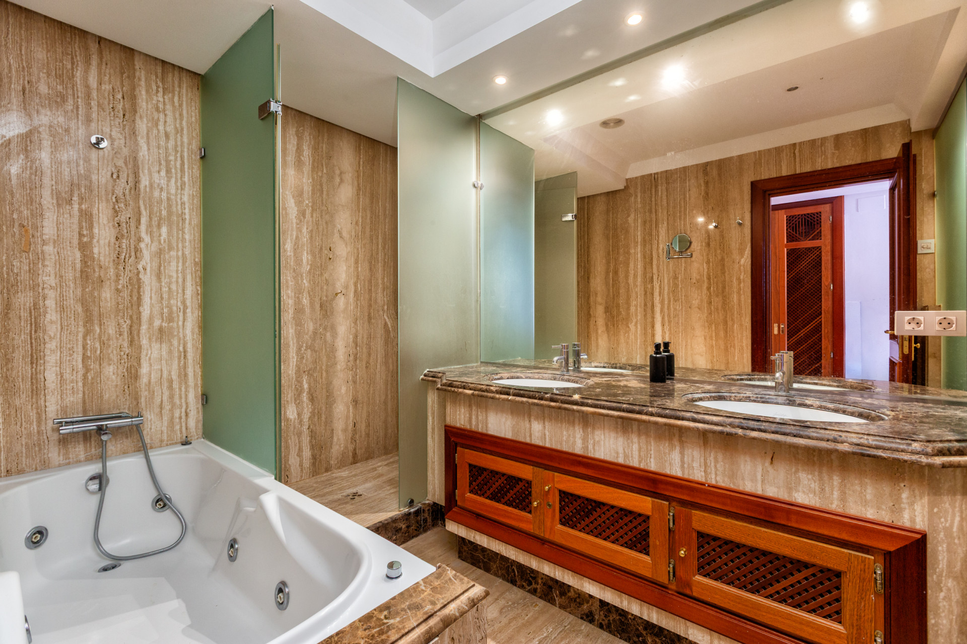 3 Bedroom Apartment in Estepona - Photo 21