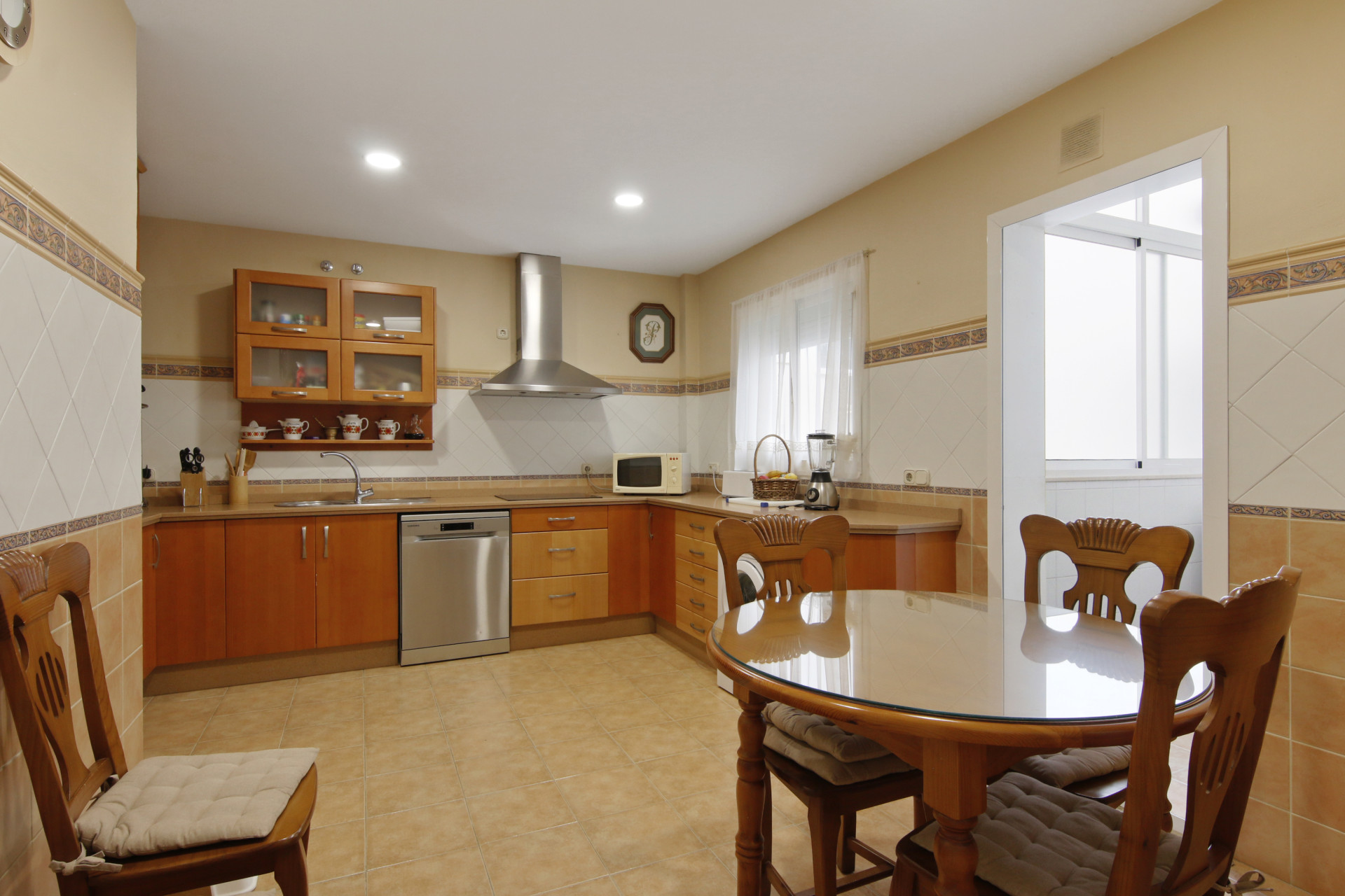 3 Bedroom Apartment in Estepona - Photo 5