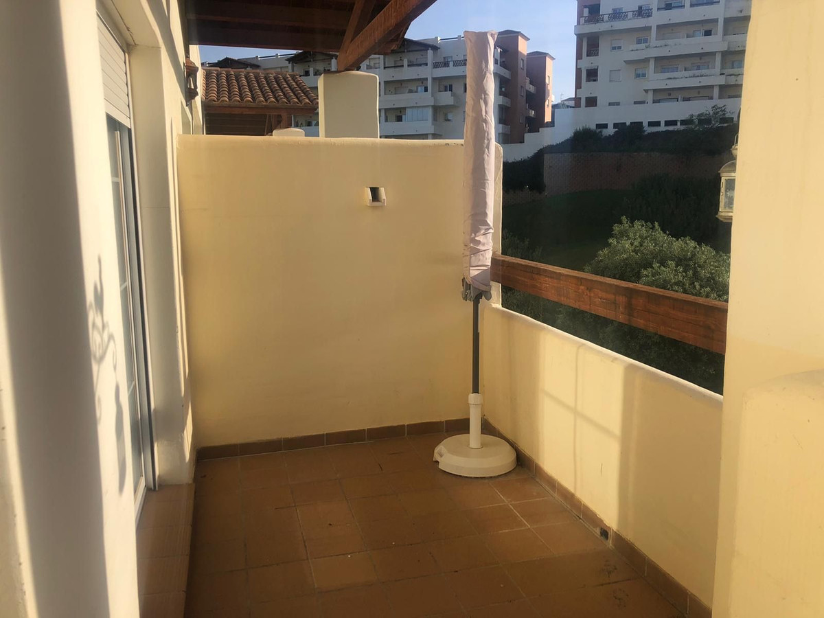 2 Bedroom Apartment in Benalmádena - Photo 2