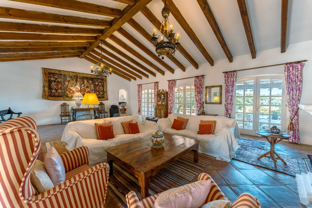 8 Bedroom Country house in Estepona - Фото 13