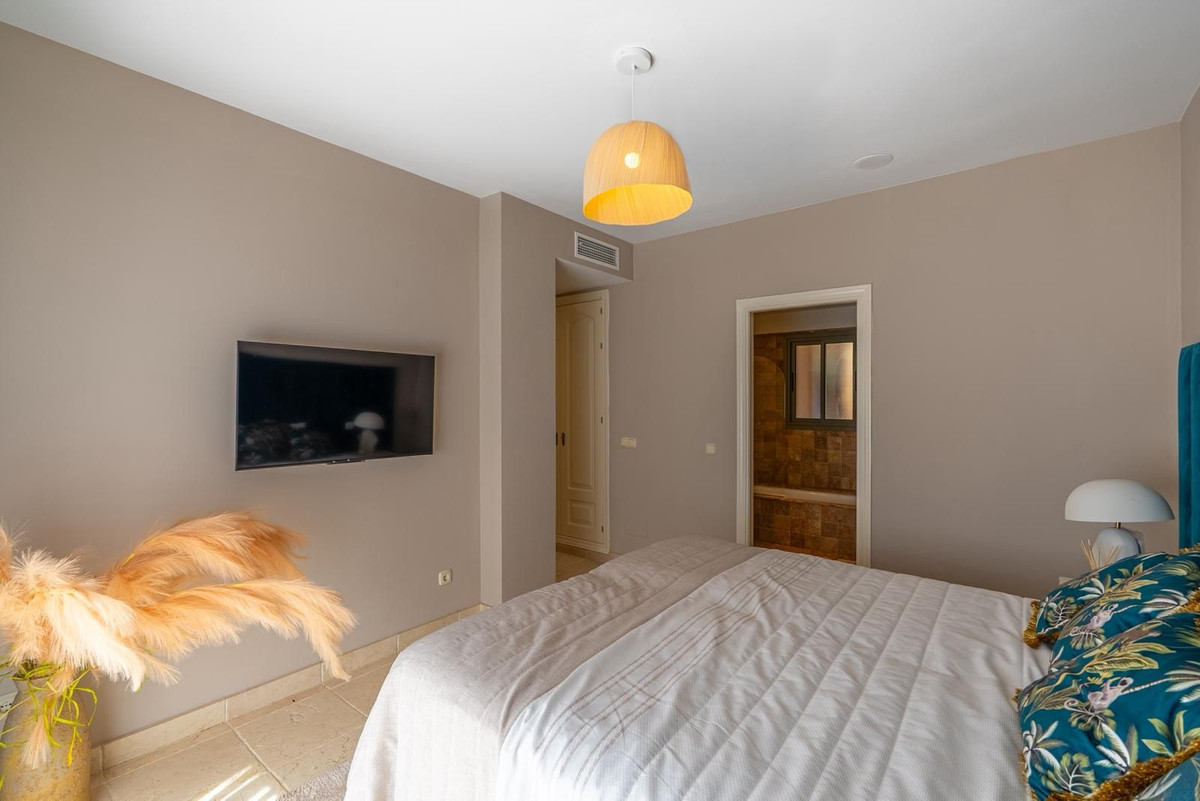 3 Bedroom Apartment in Estepona - Photo 24