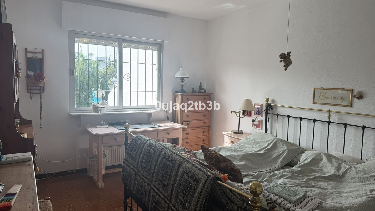 2 Bedroom Apartment in Marbella - Photo 9