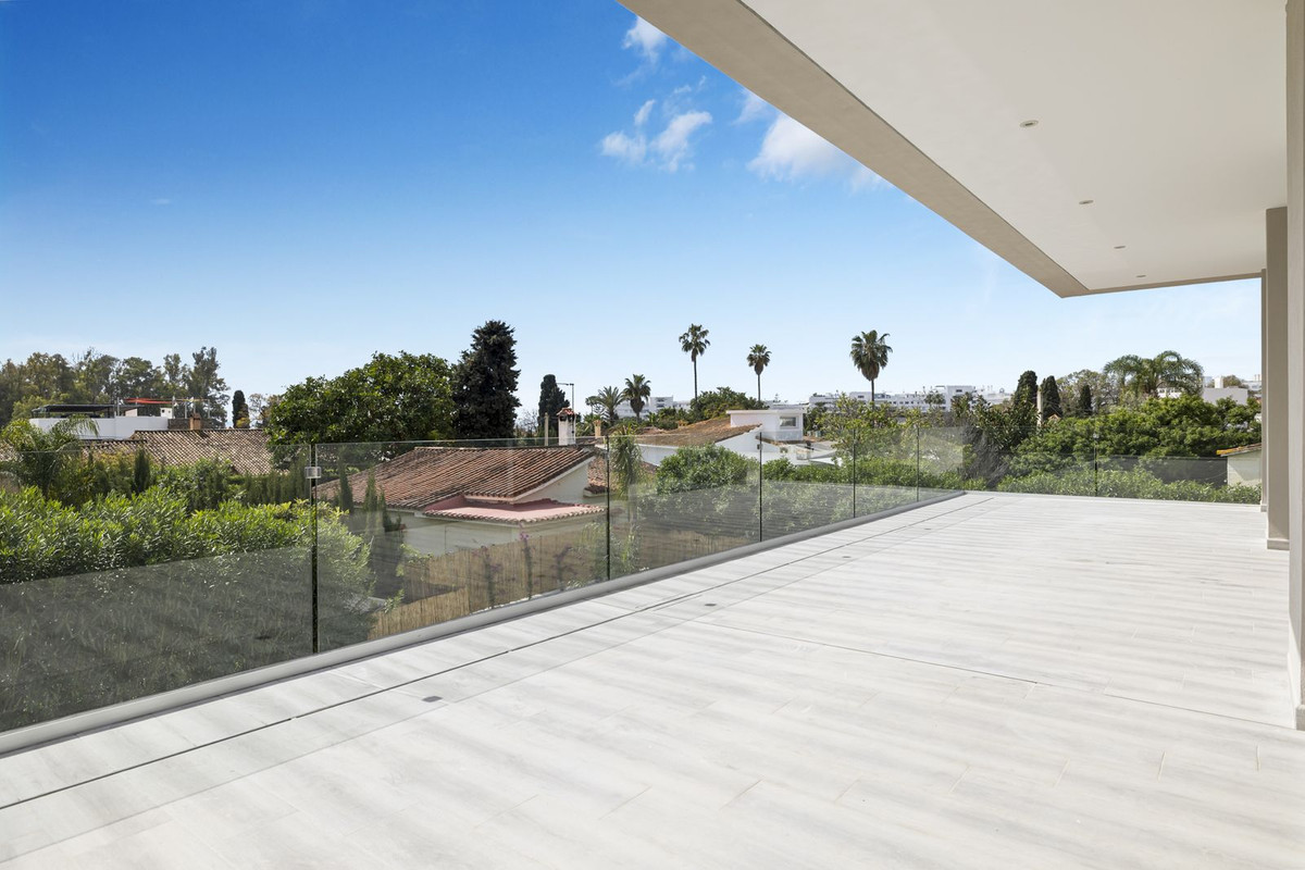 5 Bedroom Villa in San Pedro de Alcántara - Photo 28
