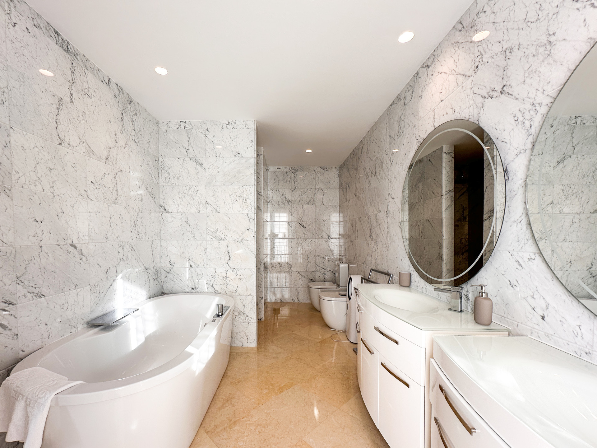 4 Bedroom Villa in Marbella - Photo 16
