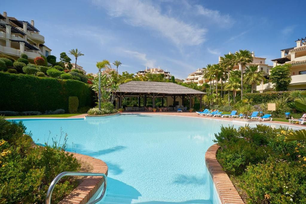 2 Bedroom Apartment in Benahavís - Photo 9