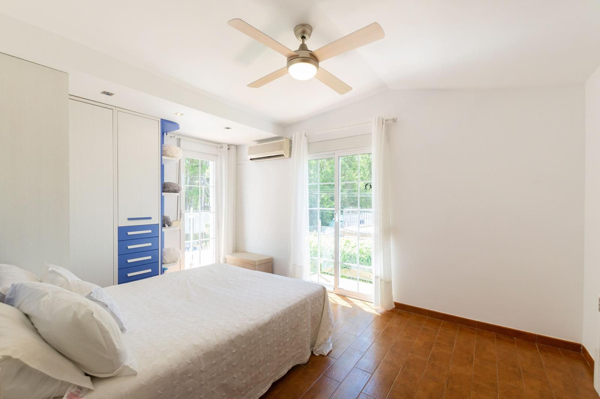 4 Bedroom Villa in San Pedro de Alcántara - Photo 21