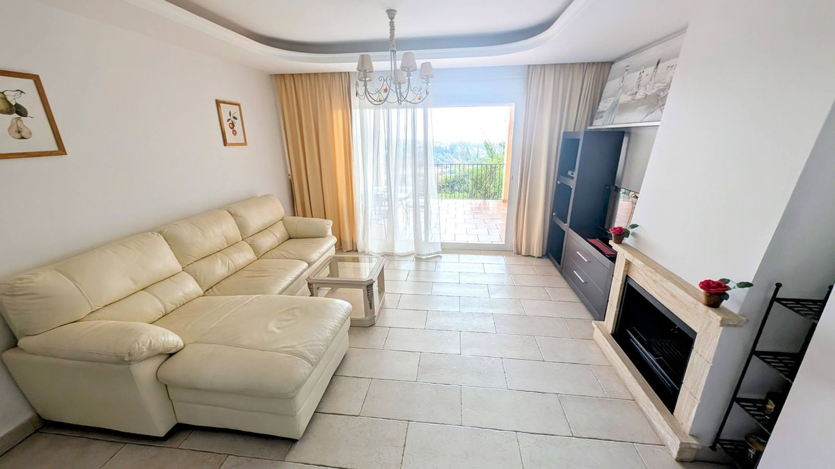 2 Bedroom Apartment in Benahavís - Photo 7