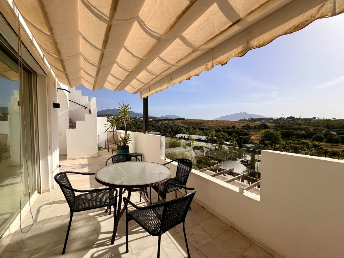 3 Bedroom Penthouse in Estepona - Photo 9