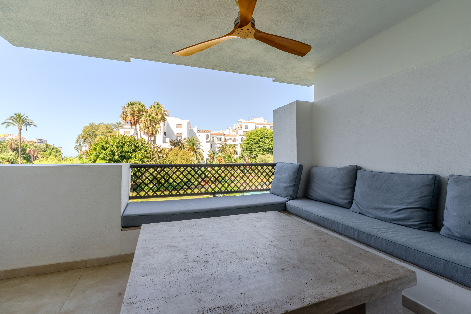 2 Bedroom Apartment in Marbella - Photo 23