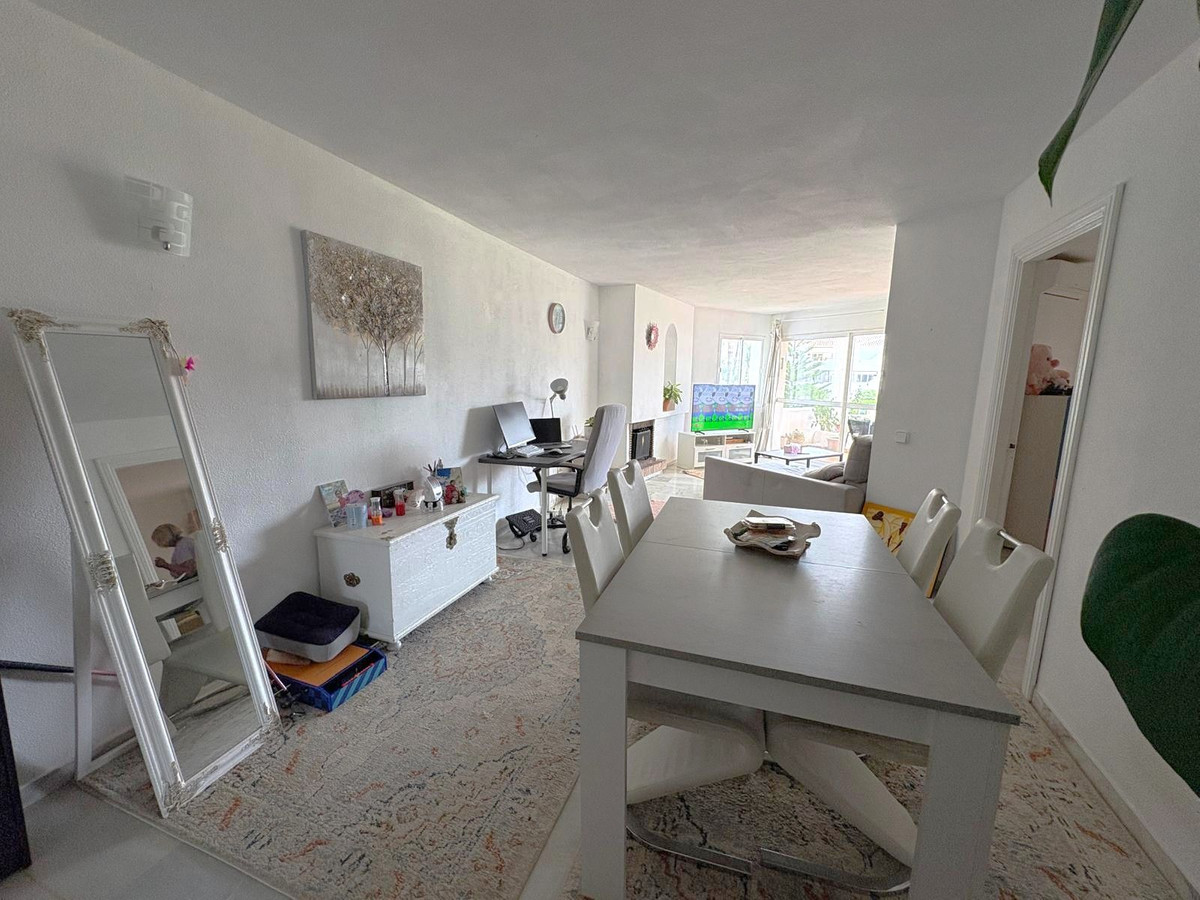 2 Bedroom Apartment in Mijas - Photo 11