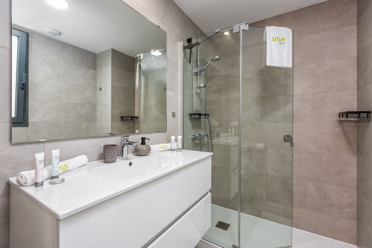 2 Bedroom Apartment in Fuengirola - Photo 25