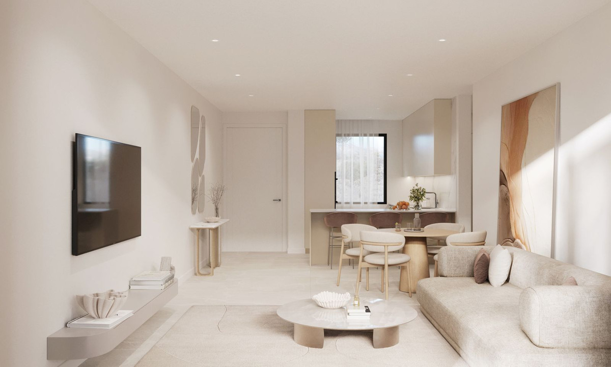 2 Bedroom Apartment in Estepona - Photo 12
