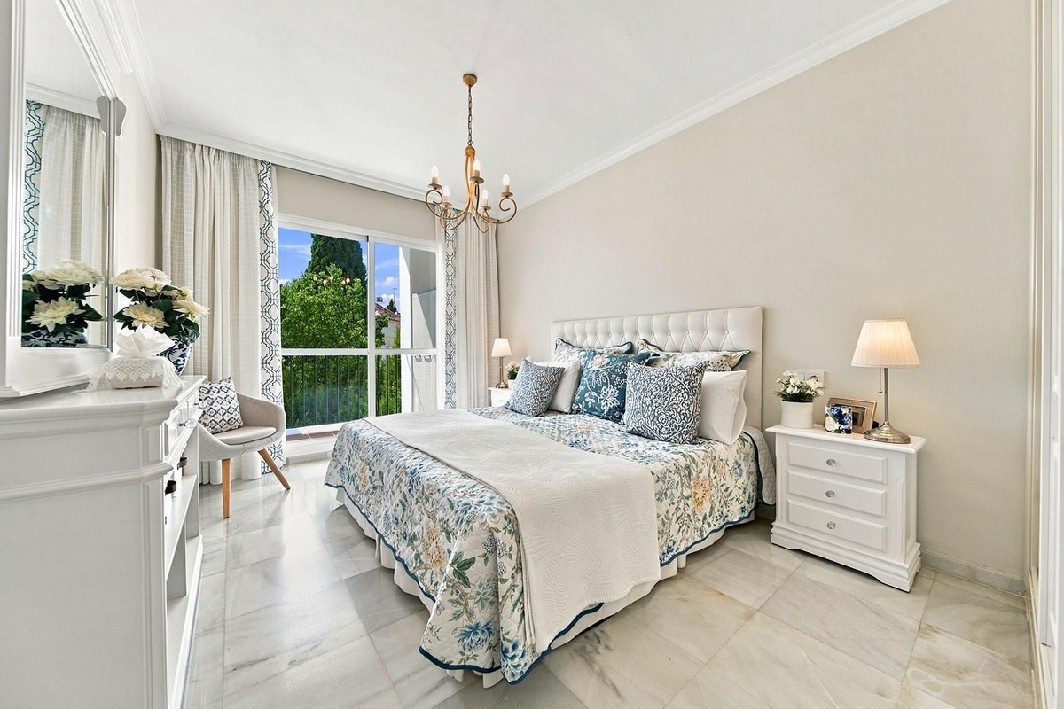 2 Bedroom Apartment in Marbella - Photo 18