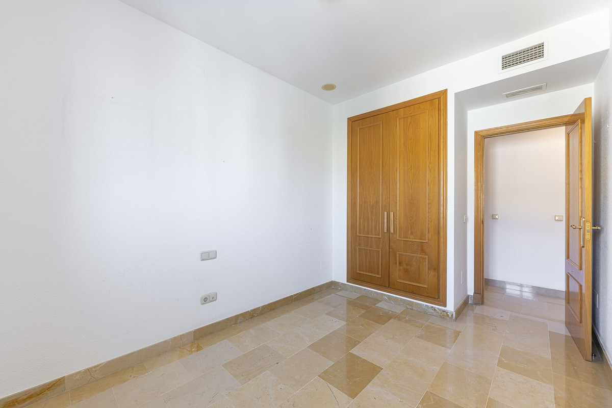 3 Bedroom Apartment in San Pedro de Alcántara - Photo 18