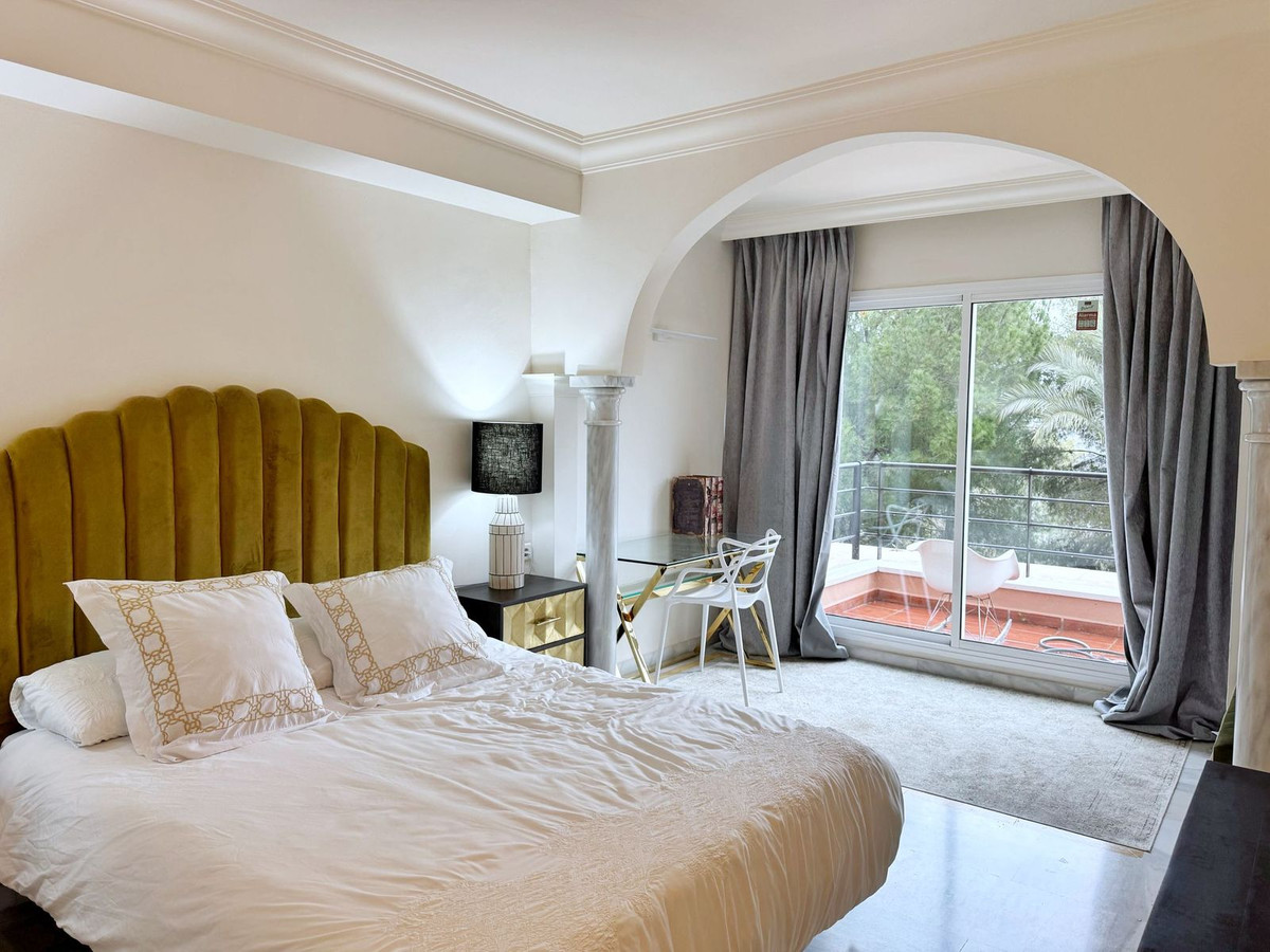 2 Bedroom Apartment in Marbella - Photo 9