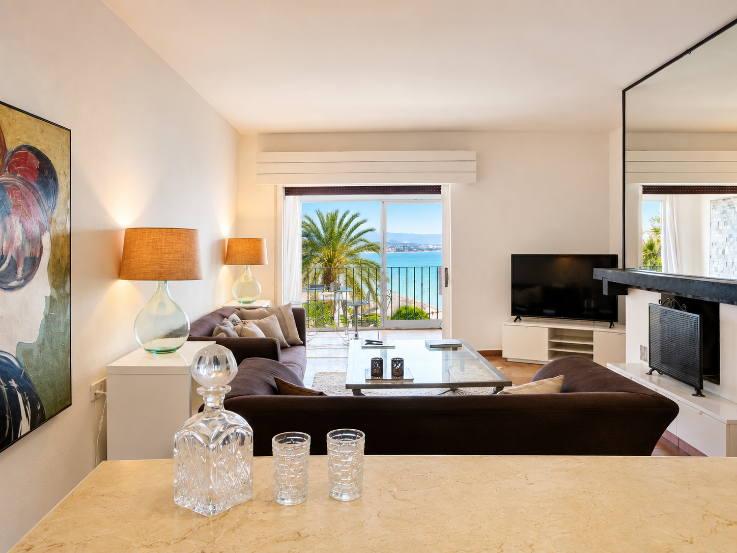 1 Bedroom Apartment in Marbella - Photo 2
