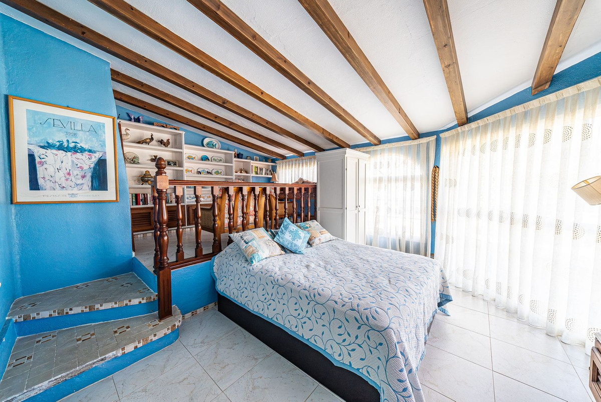5 Bedroom Villa in Alhaurín de la Torre - Photo 39