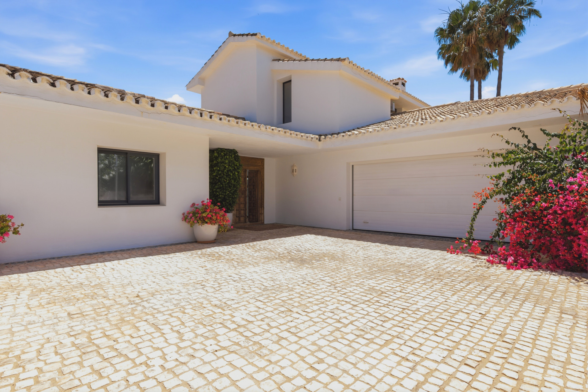 9 Bedroom Villa in Estepona - Photo 2