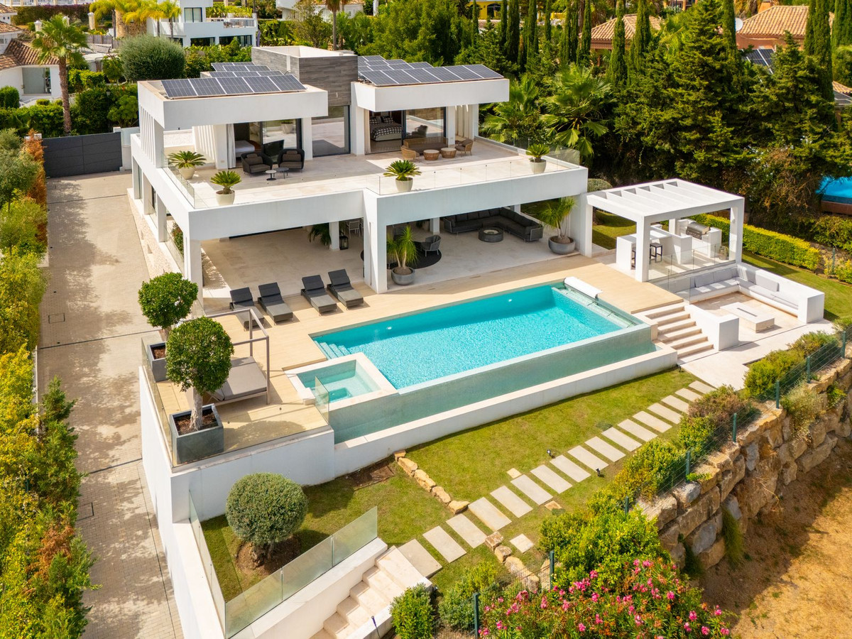 Villa in Nueva Andalucia