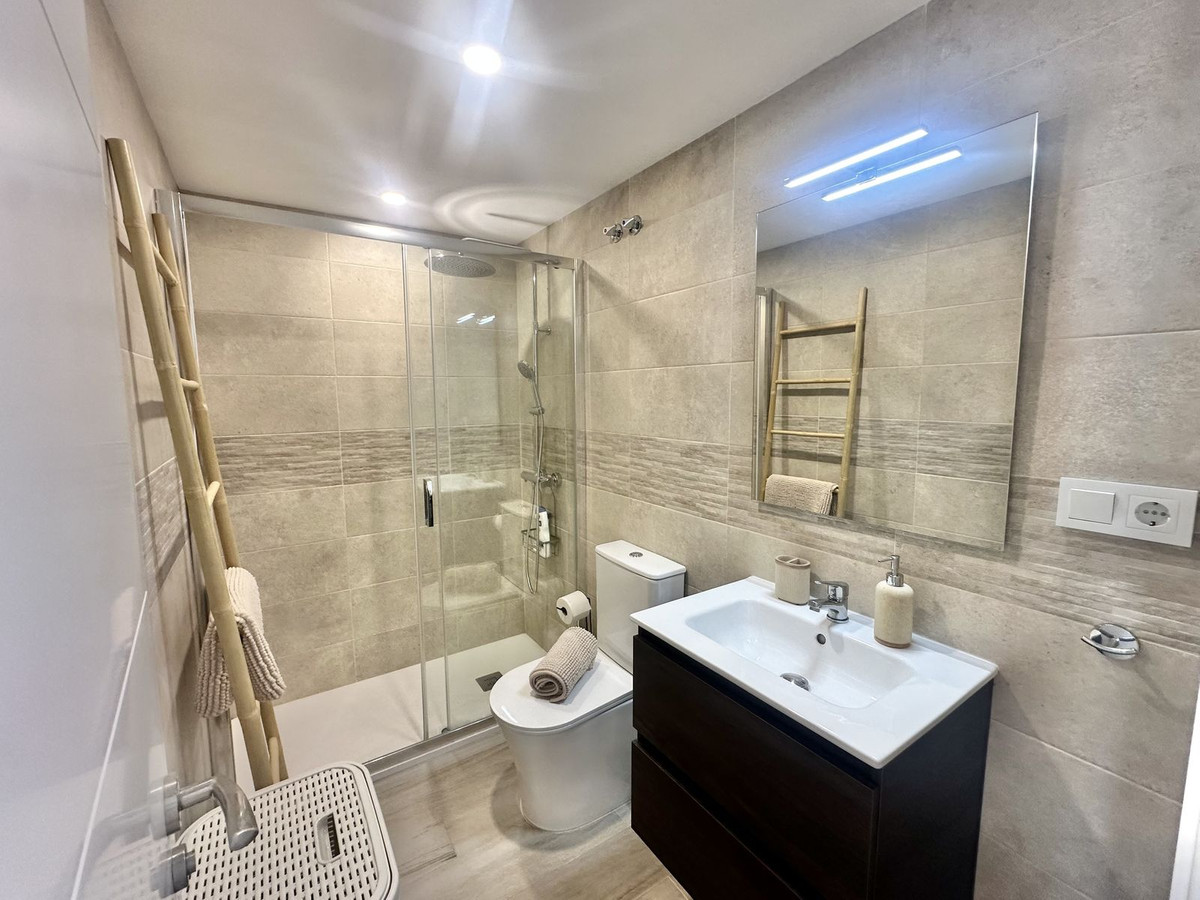 2 Bedroom Apartment in Mijas - Photo 26