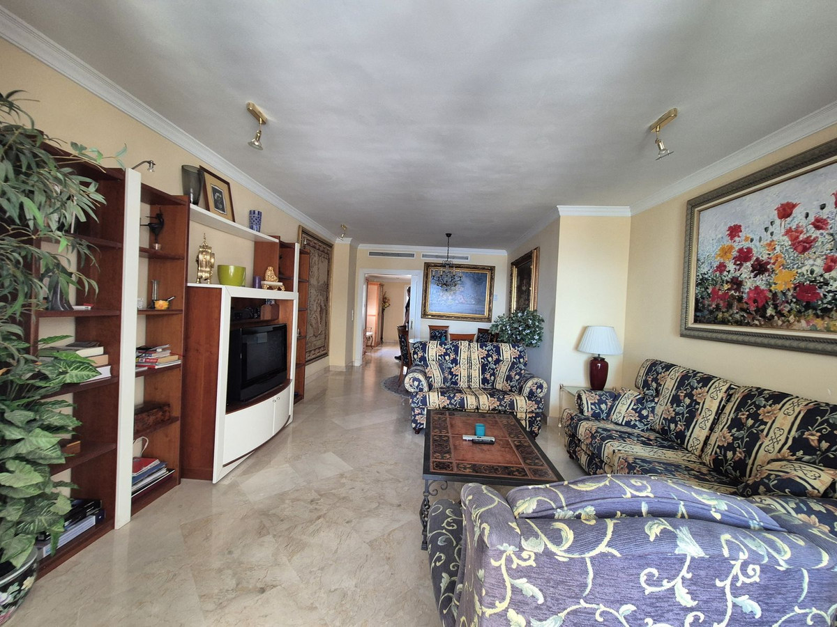 2 Bedroom Apartment in Marbella - Photo 7