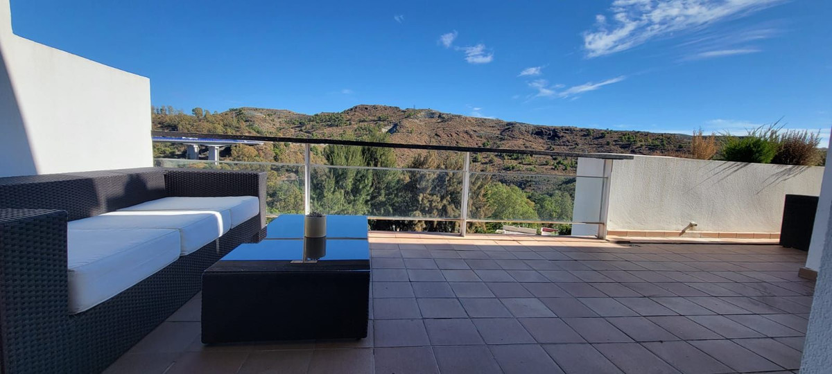 2 Bedroom Penthouse in Benahavís - Photo 67
